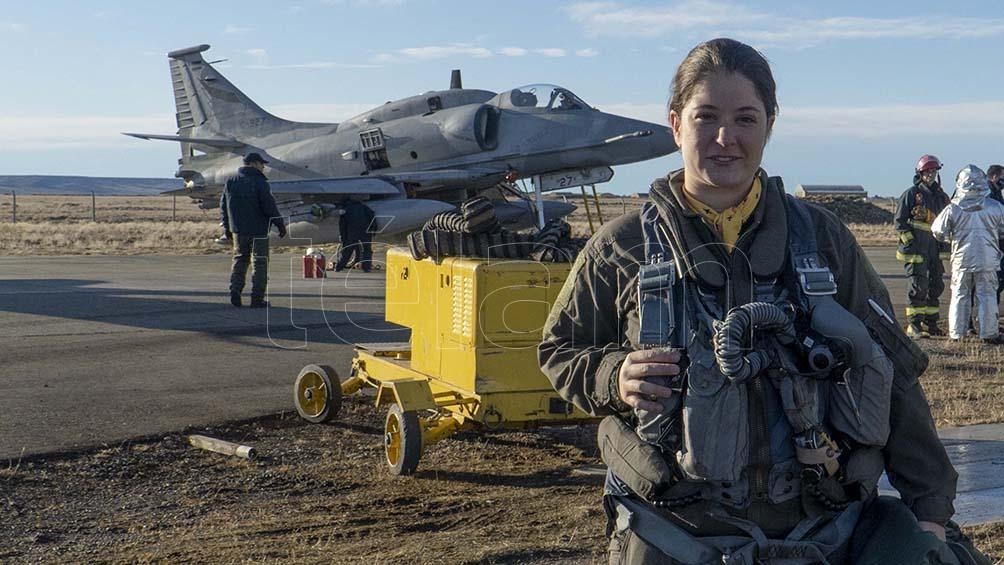 Sofía Vier es la primera mujer piloto de caza del país y cumple funciones en la V Brigada Aérea.