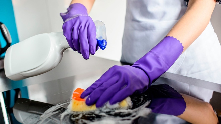 Empleadas domésticas: la nueva paritaria logró llegar al aumento anual del 50%.