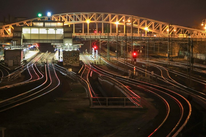 Una terminal ferroviaria de Berlín, desierta por el paro. 